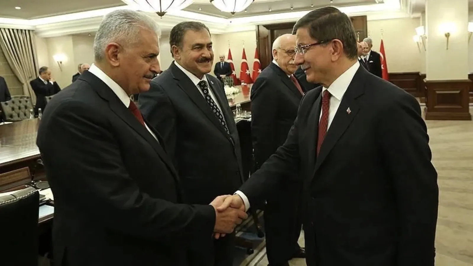 Davutoğlu’na “cumhurbaşkanına hakaret” iddiasıyla soruşturma açılmıştı: Binali Yıldırım da şikâyetçi olmuş, tazminat almış